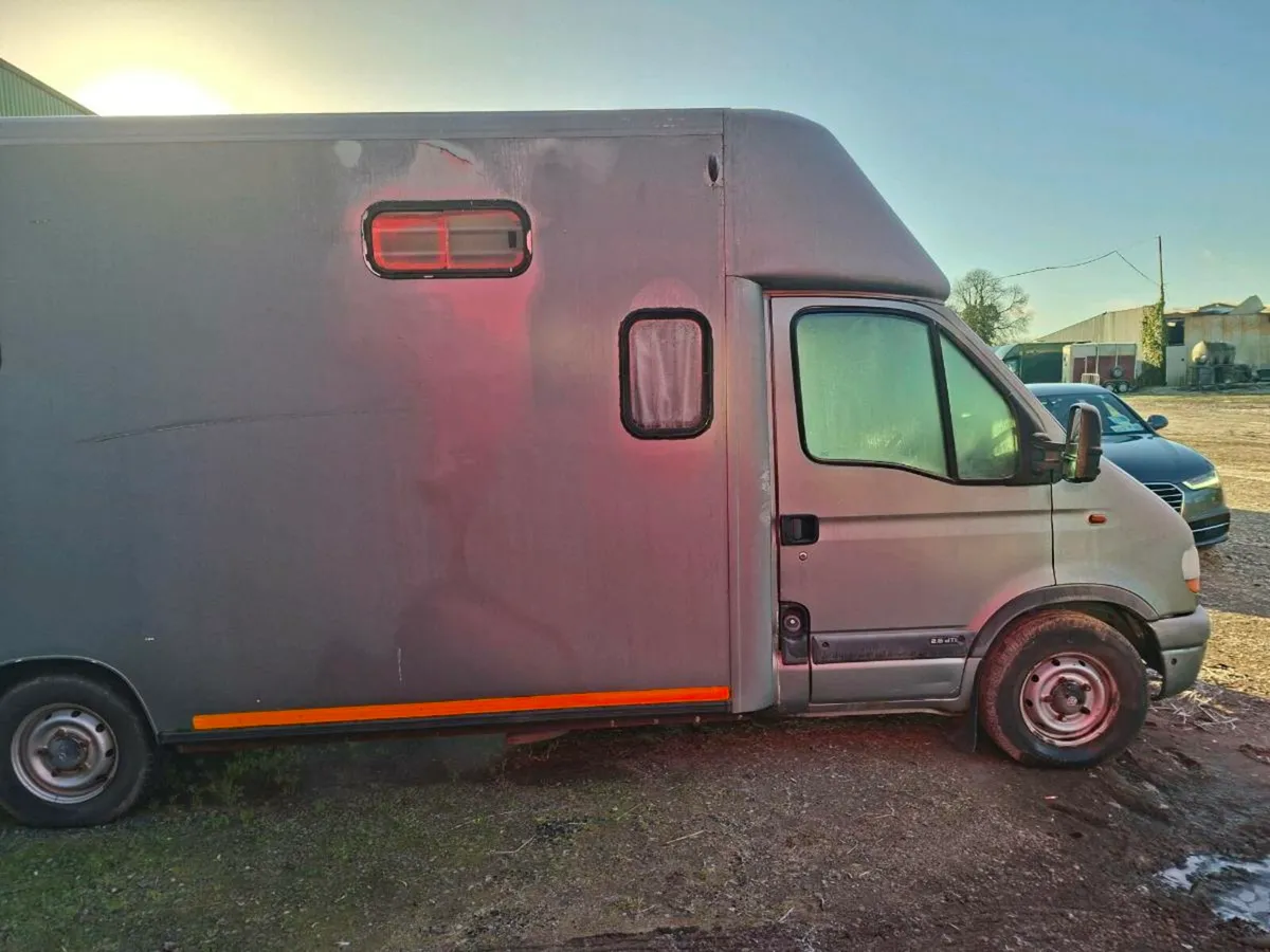 01 Renault Master Theault 3.5 ton - Image 3