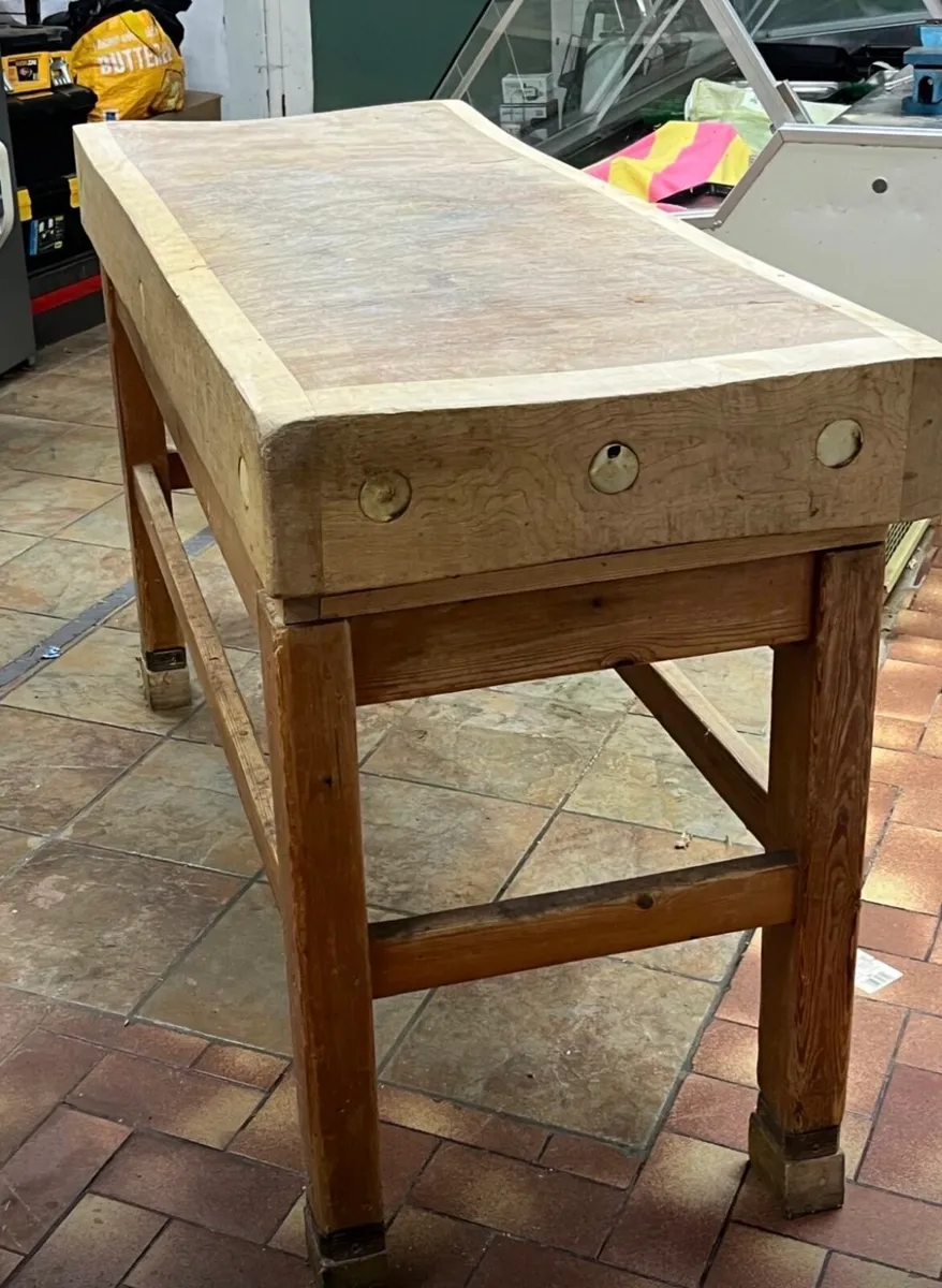 Butchers block & Burger Press. - Image 1