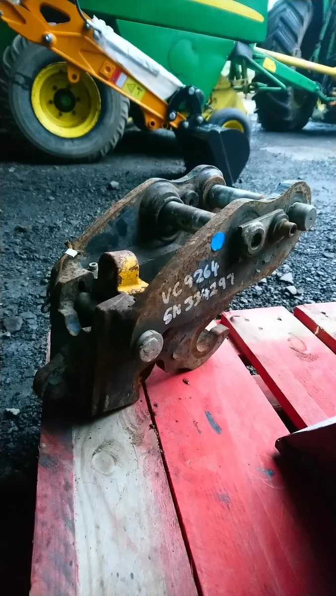 KUBOTA 1. 5 TON SEMI QUICK HITCH 30mm pins - Image 4