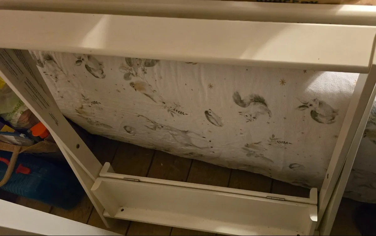 UppaBaby Carrycot / Pram Stand – White - Image 2