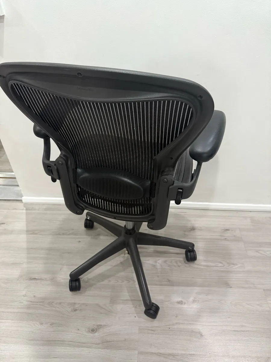 Herman Miller Aeron Office Chair - Image 3