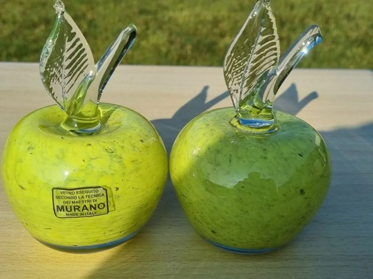 Two Murano Glass Apples - Image 1