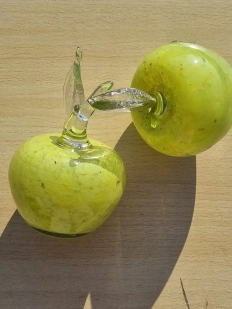 Two Murano Glass Apples - Image 3