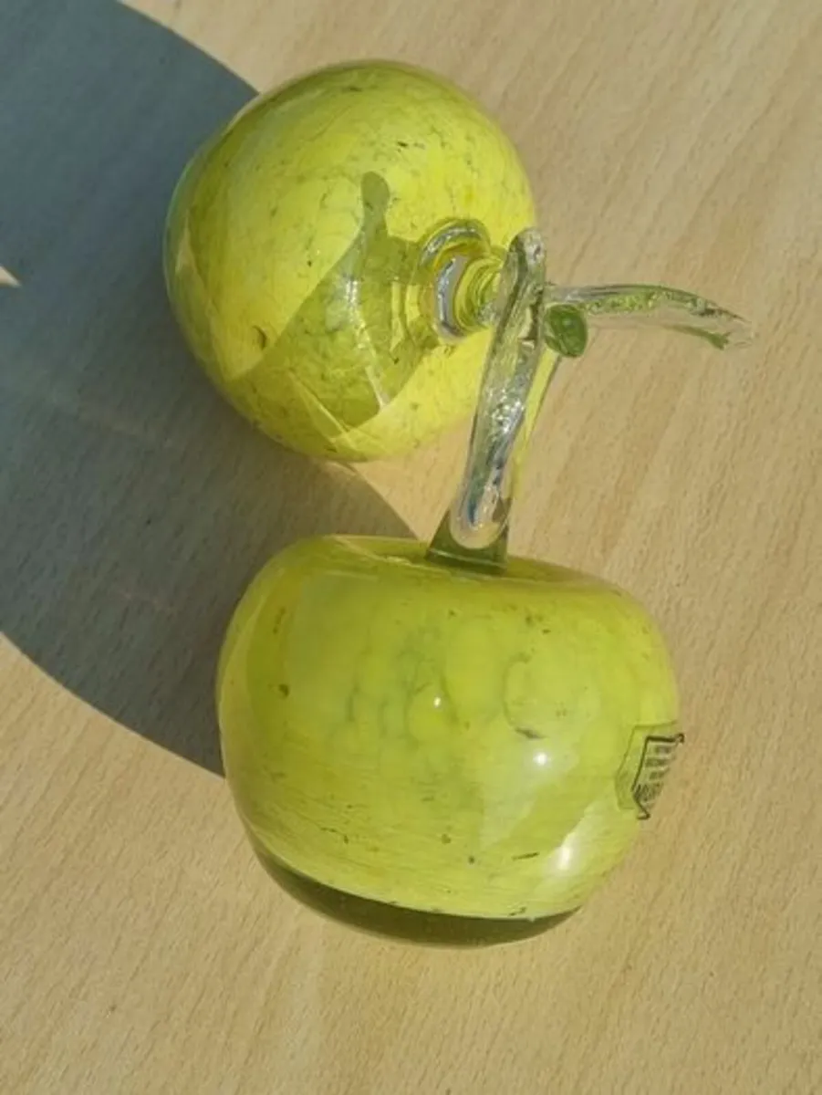 Two Murano Glass Apples - Image 4