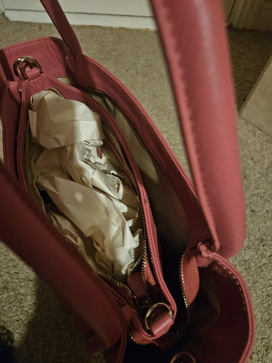 Osprey designer handbag - Image 2