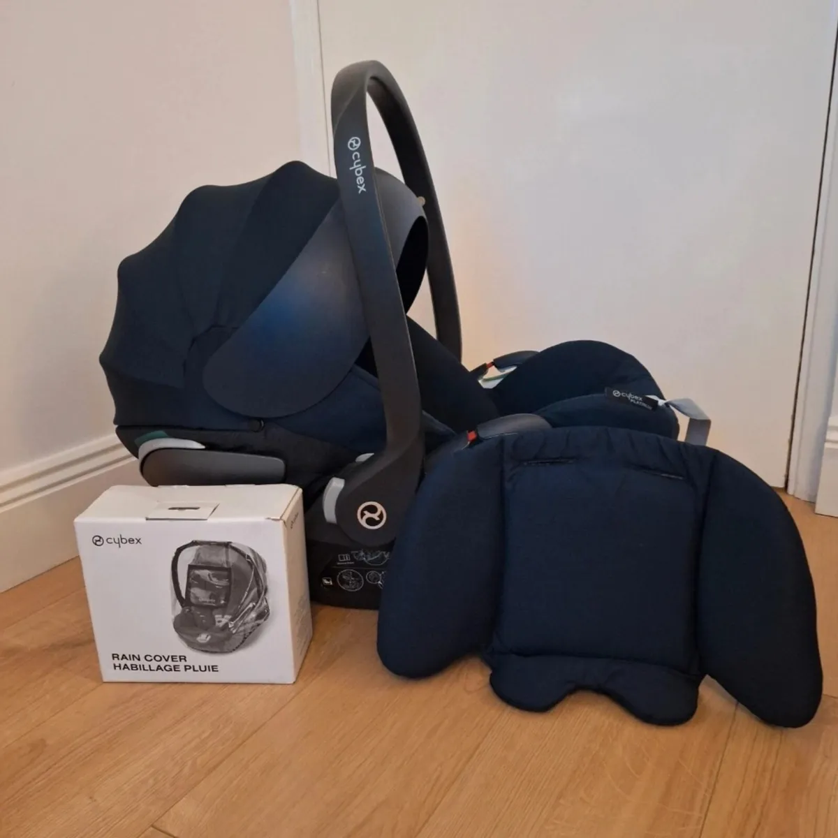 Cybex cloud Z2 i-Size Car Seat + Newborn Inlay - Image 1