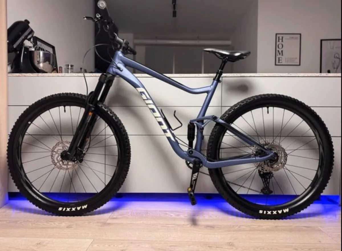 GIANT Stance Full Suspension Bike (Like New) - Image 2