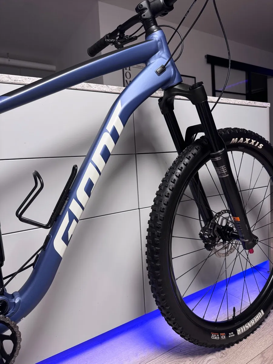 GIANT Stance Full Suspension Bike (Like New) - Image 3