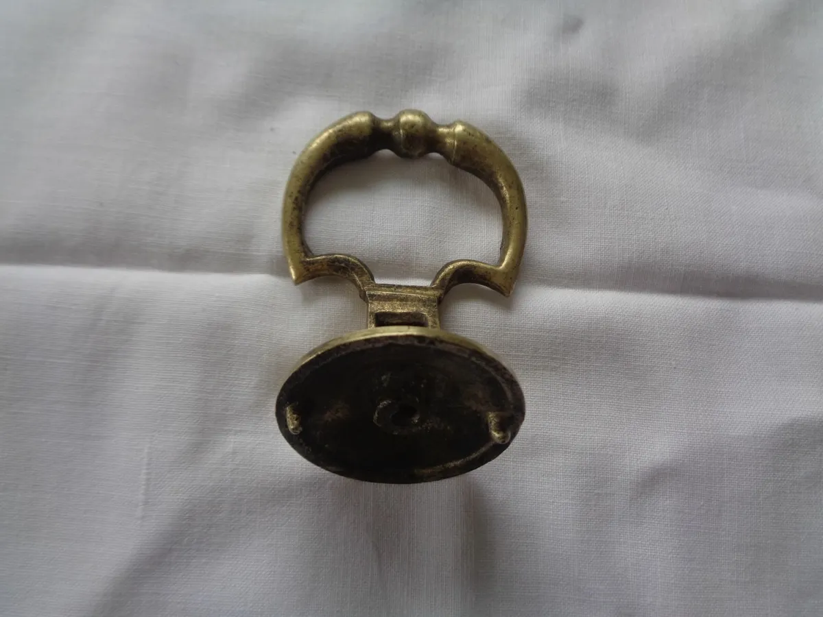 Vintage Brass Handles x 6 for Sale - Image 4