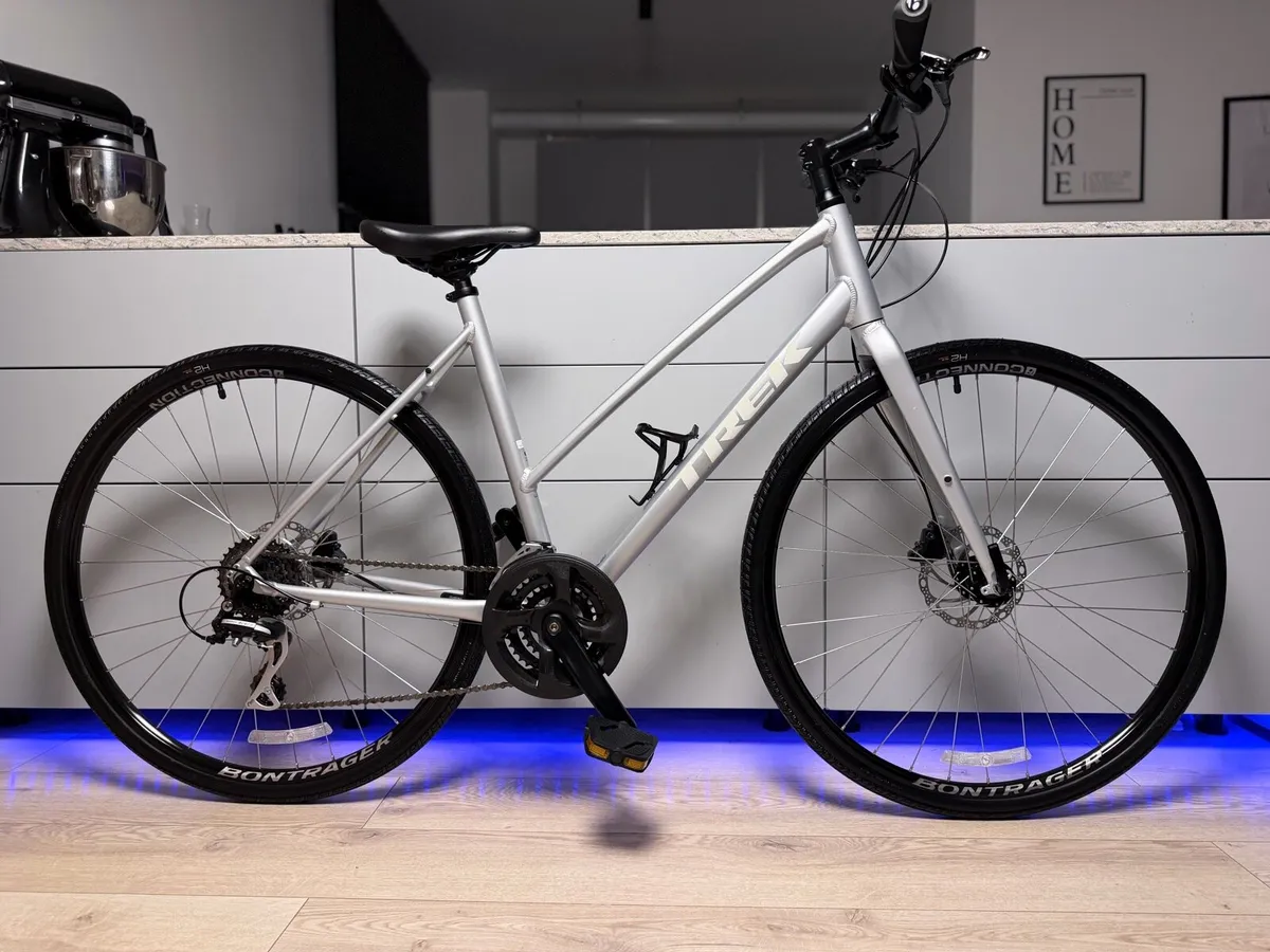 TREK FX2 Hybrid Bike - Image 1