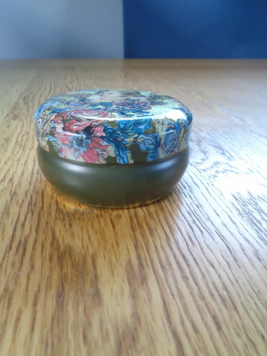 Vintage Angel Tin for Sale - Image 2