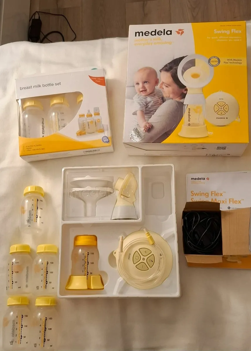 Medela electric breast pump & brand new bottle set - Image 2