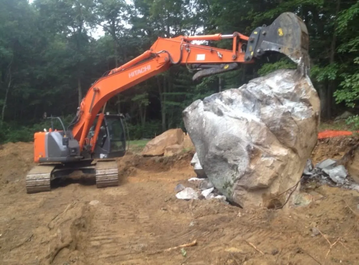 13 ton Digger Hire available - Image 2