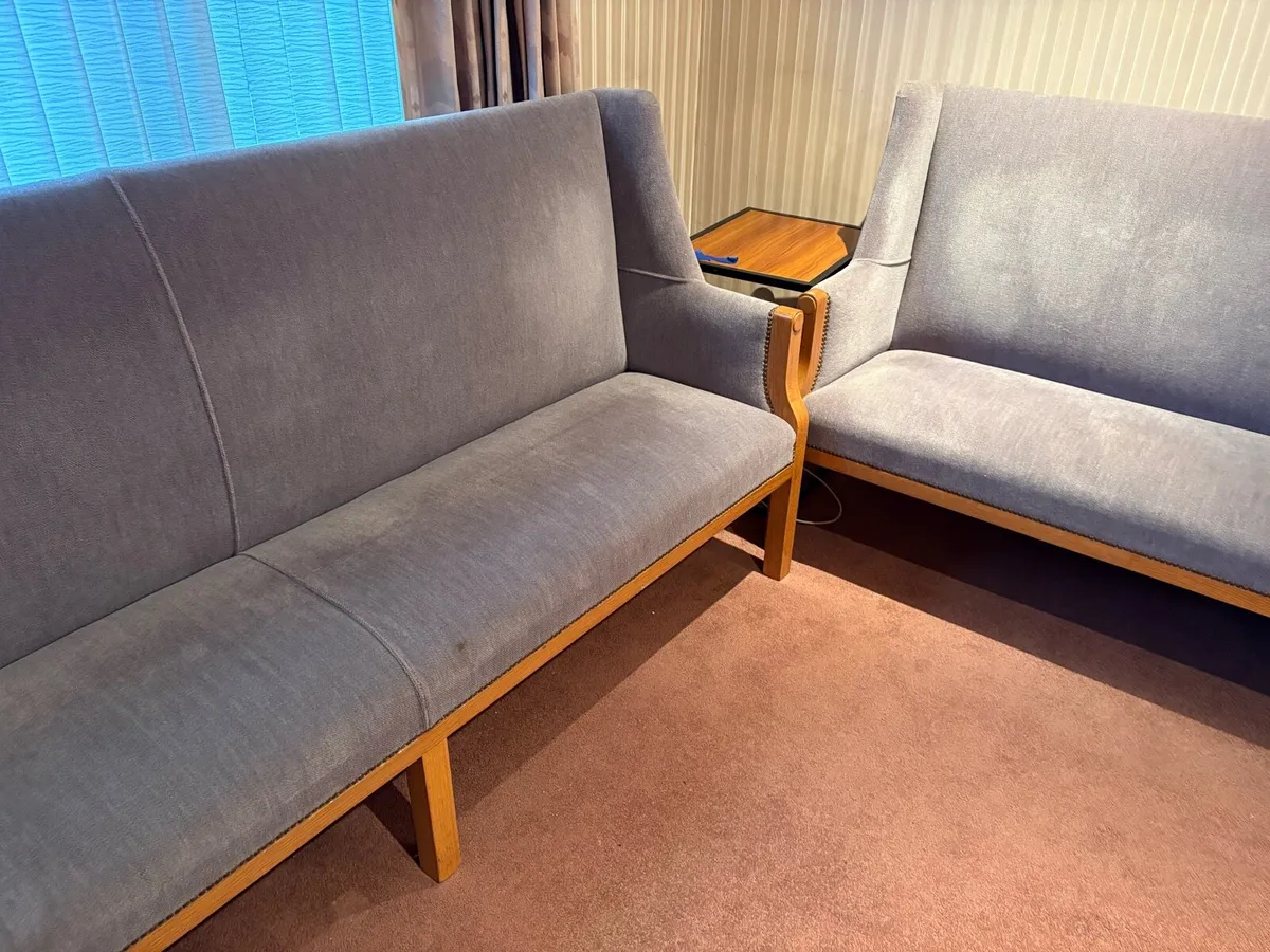 Two large waiting room benches - Image 2