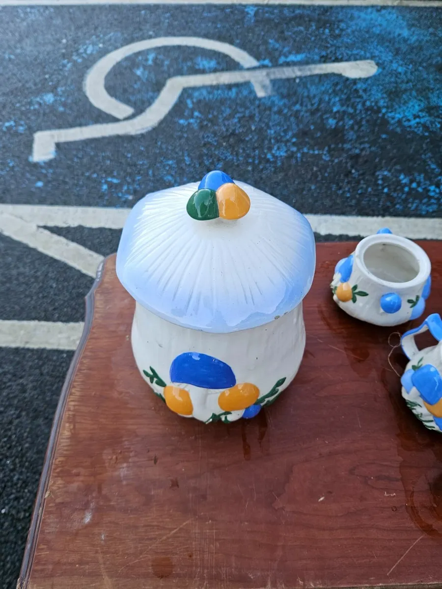 Vintage Arnels Mushroom Pot - Image 1