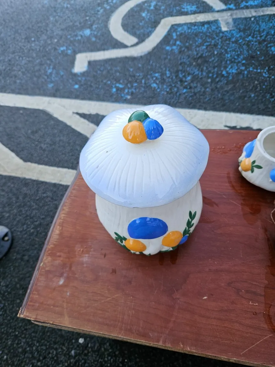 Vintage Arnels Mushroom Pot - Image 1
