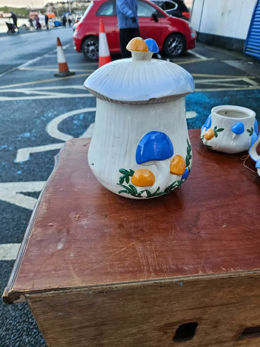 Vintage Arnels Mushroom Pot - Image 2