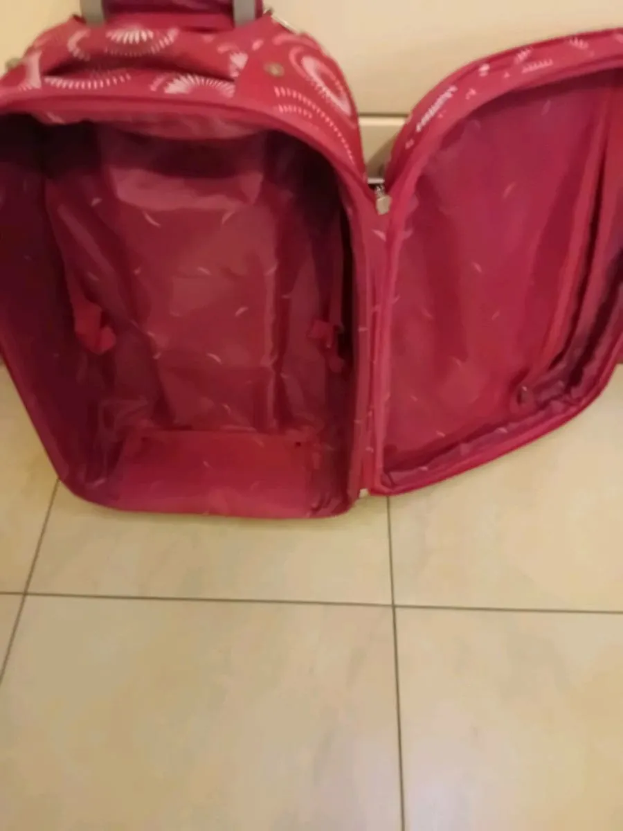 CABIN SIZE PINK SUITCASE - Image 2