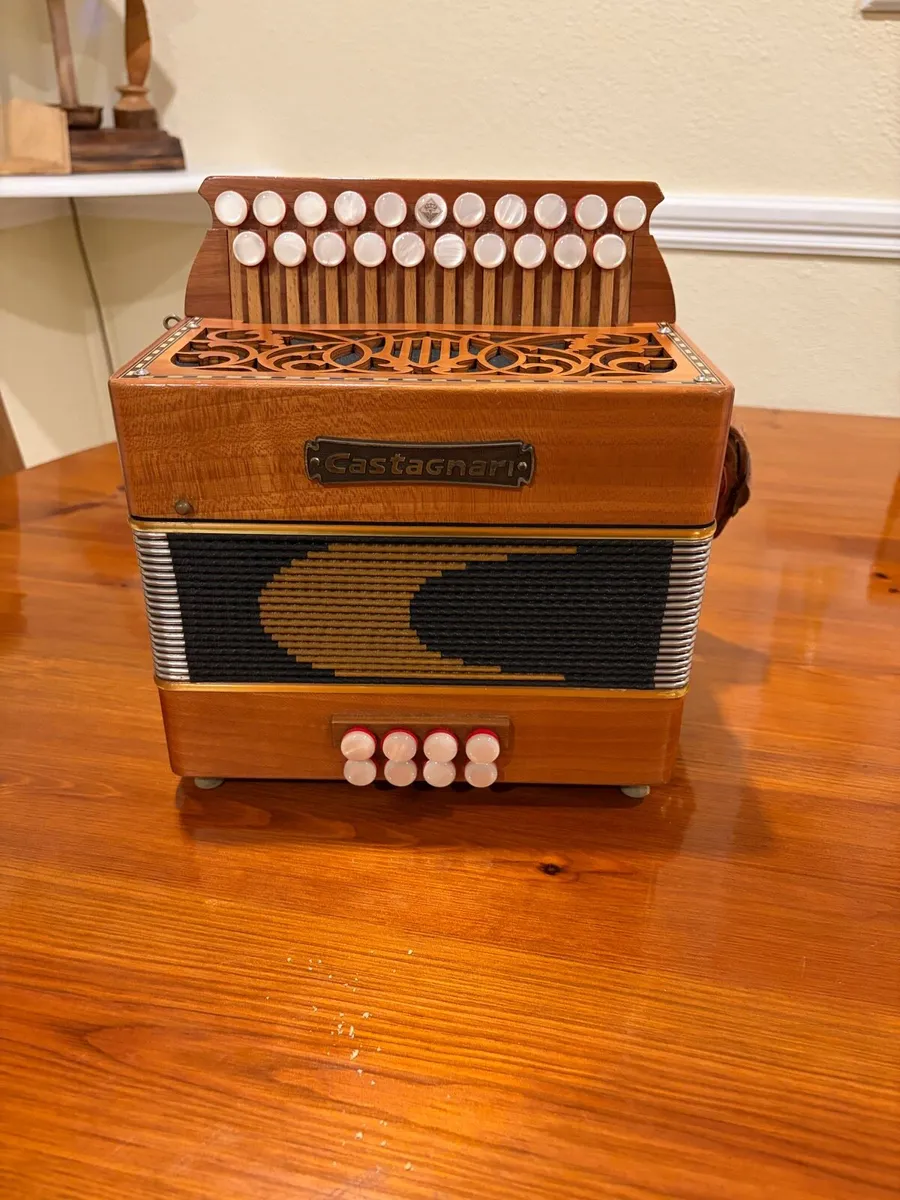 Castagnari Lilly - Image 2