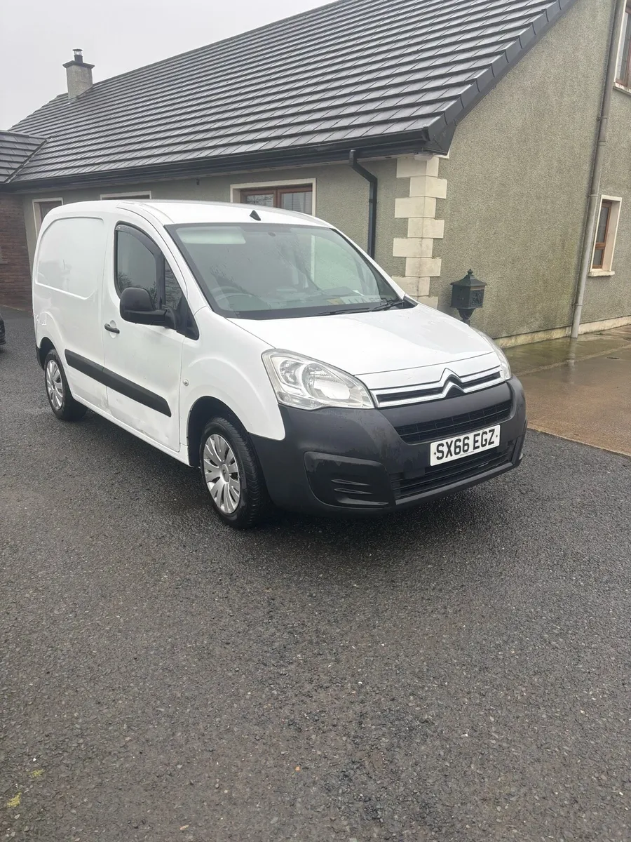 2017 Citroen berlingo 3 seater - Image 2
