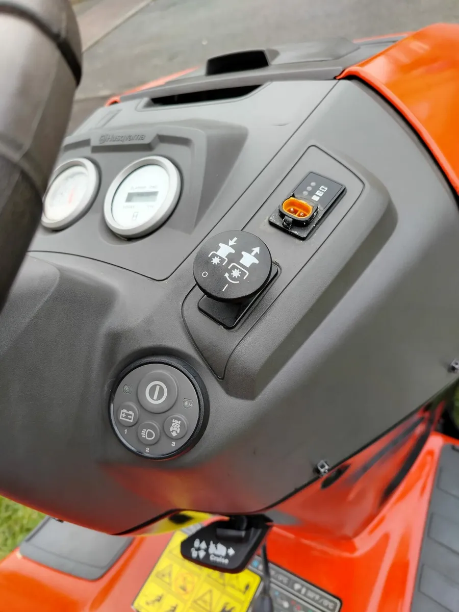 Husquvarna petrol ride on lawnmower - Image 4
