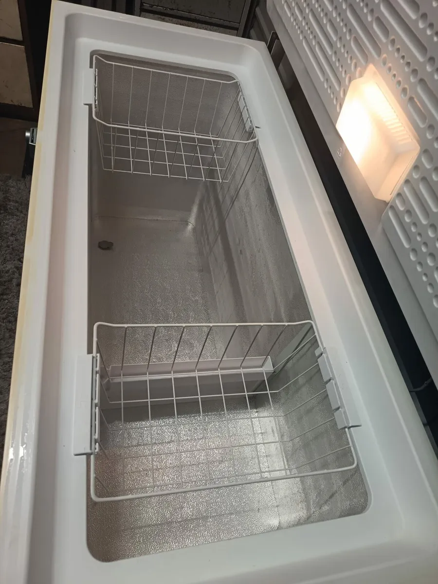 Hotpoint 4.5ft chest freezer - Image 3