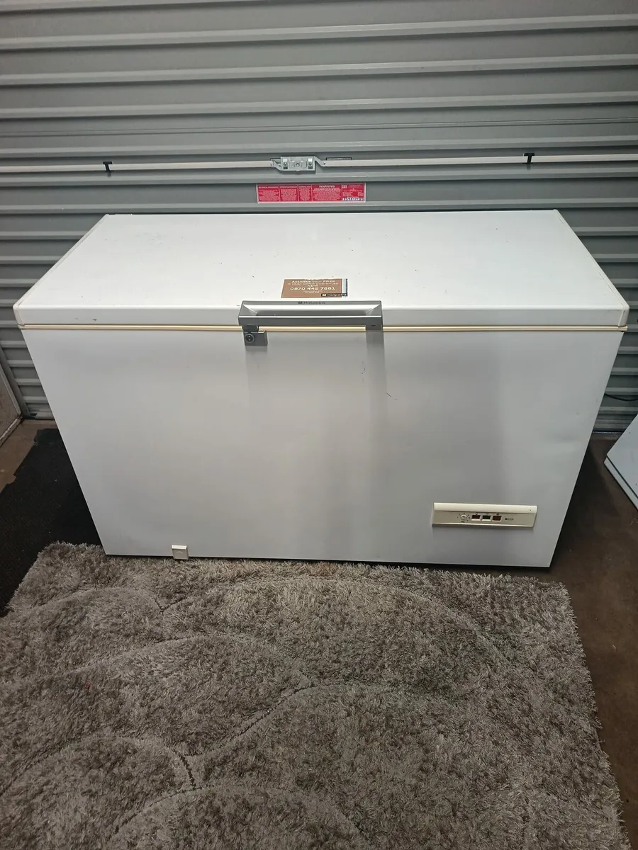 Hotpoint 4.5ft chest freezer - Image 1