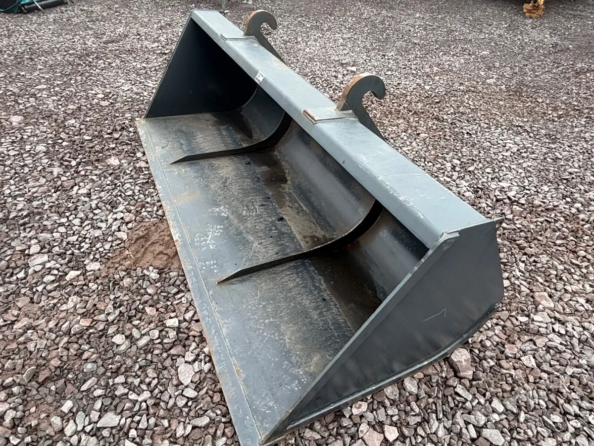 Loader bucket 8ft q fit brackets - Image 3