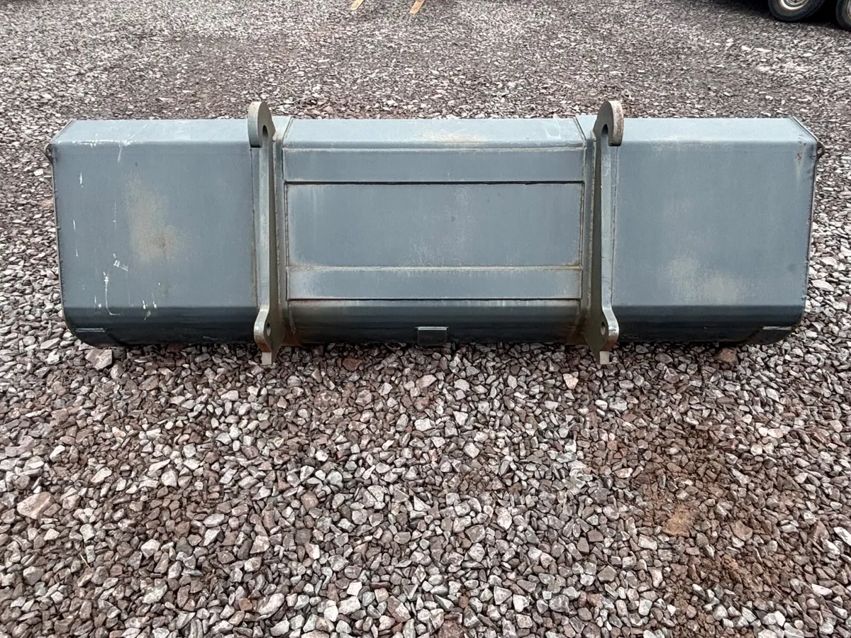 Loader bucket 8ft q fit brackets - Image 4