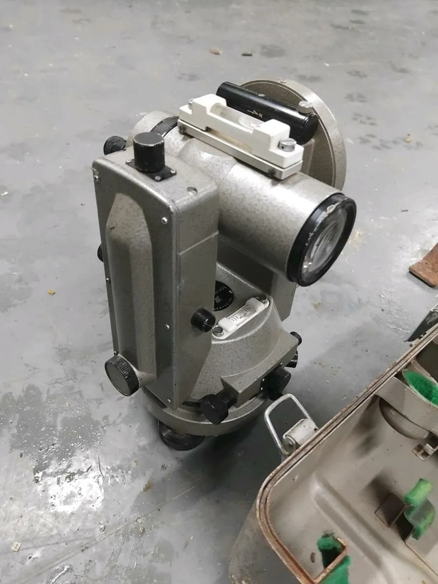 Vintage topcon theodolite - Image 3