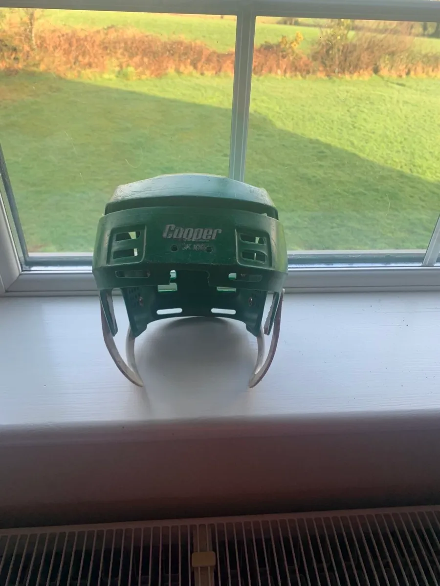 Green cooper helmet - Image 1