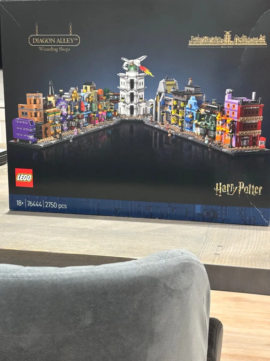 Harry Potter Lego Diagon Alley Wizarding Shops - Image 1