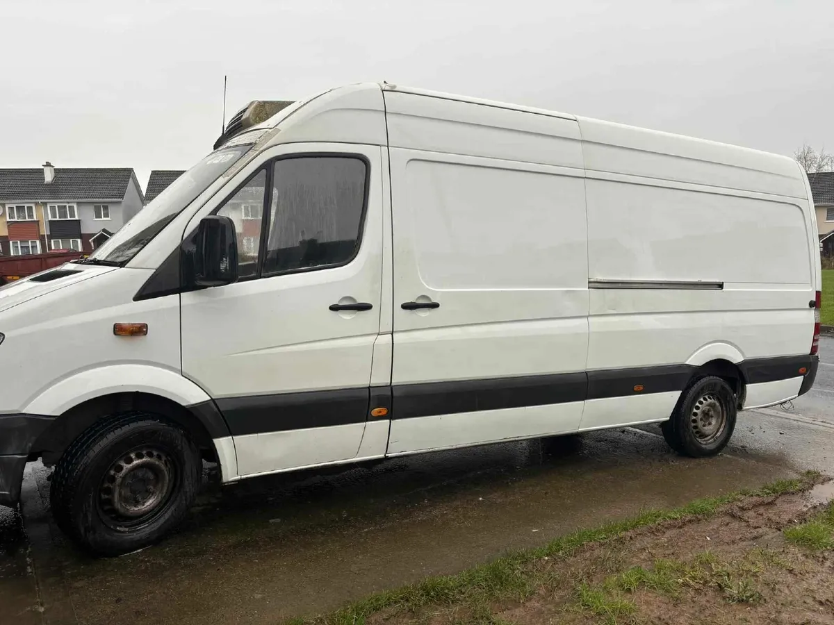 Mercedes-Benz Sprinter 2011 - Image 2