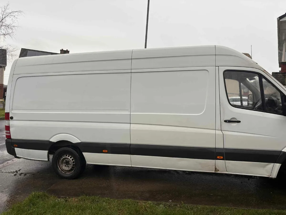 Mercedes-Benz Sprinter 2011 - Image 4