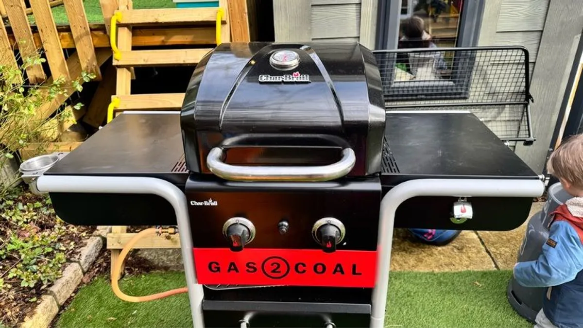 Char-Broil Gas2Coal 2.0 - 2 Burner EuroFlex Hybrid Gas & Charcoal BBQ - Image 1