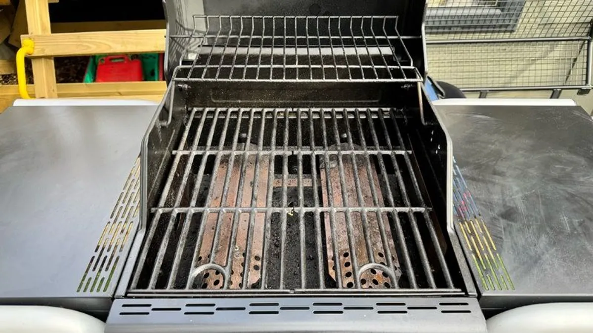 Char-Broil Gas2Coal 2.0 - 2 Burner EuroFlex Hybrid Gas & Charcoal BBQ - Image 2
