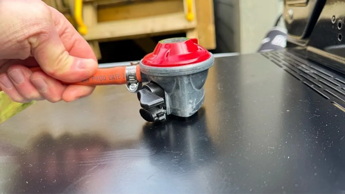 Char-Broil Gas2Coal 2.0 - 2 Burner EuroFlex Hybrid Gas & Charcoal BBQ - Image 4