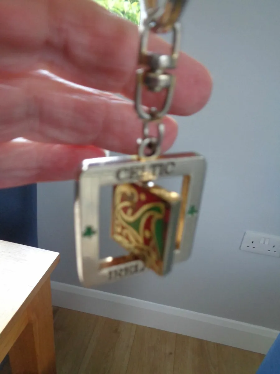 Vintage Celtic Ireland Keyring for Sale - Image 2