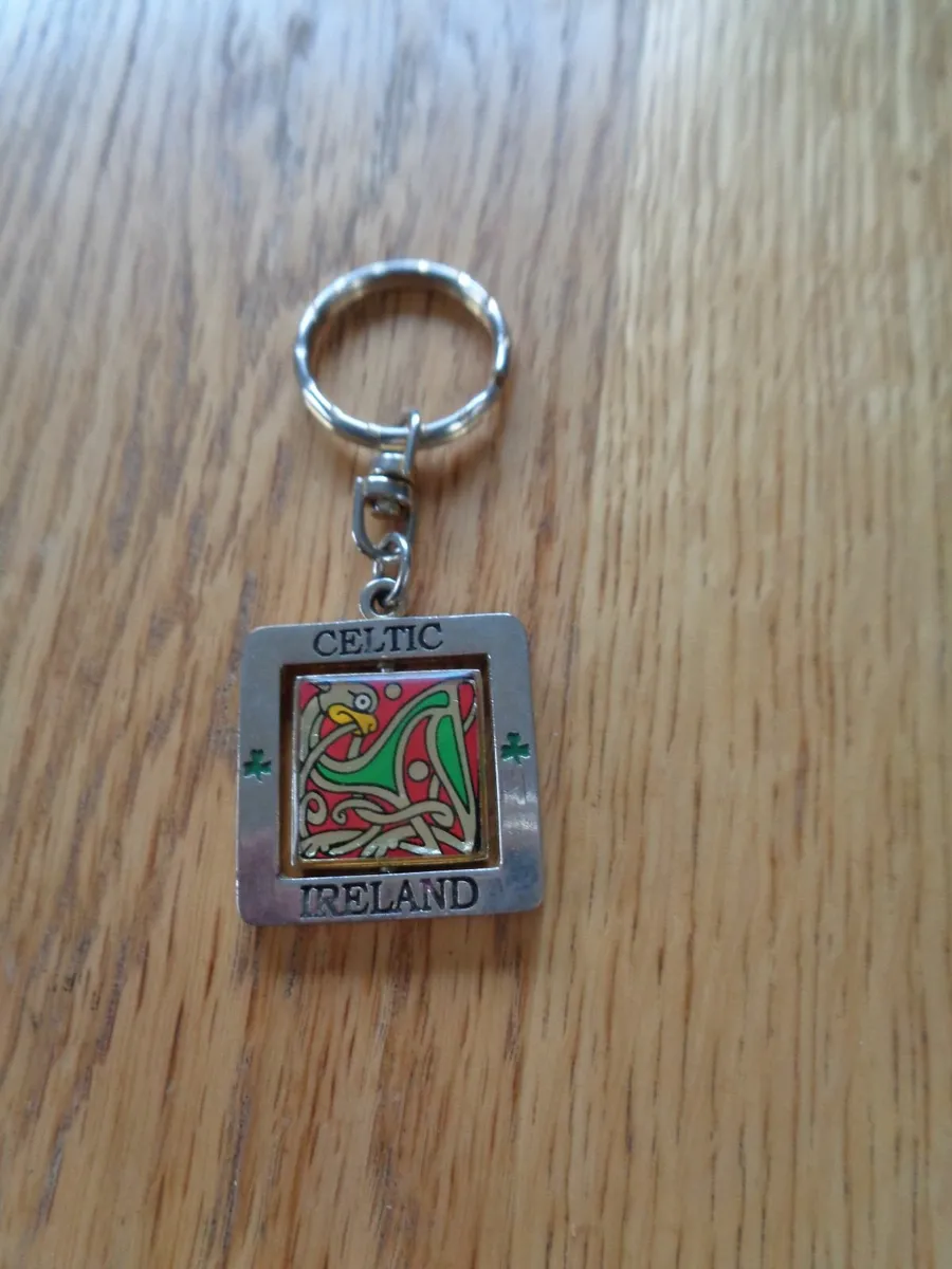 Vintage Celtic Ireland Keyring for Sale - Image 3