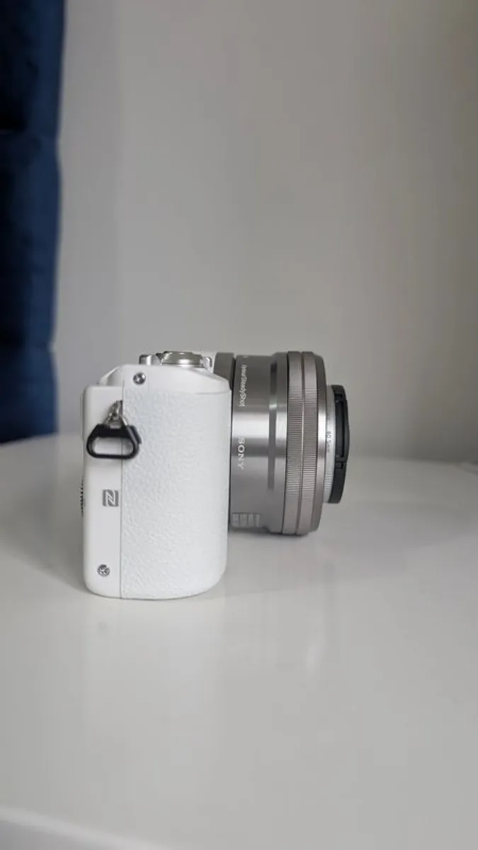 Sony A5100 Mirrorless Camera  16 50mm Kit Lens Almost New Low shutter count - Image 3