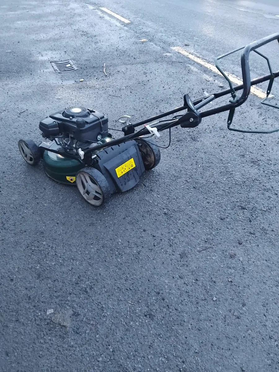 Self-drive lawnmower mulcher running well - Image 3