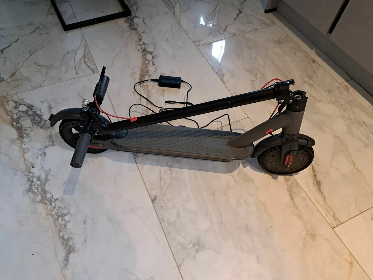 Electric scooter - Image 2