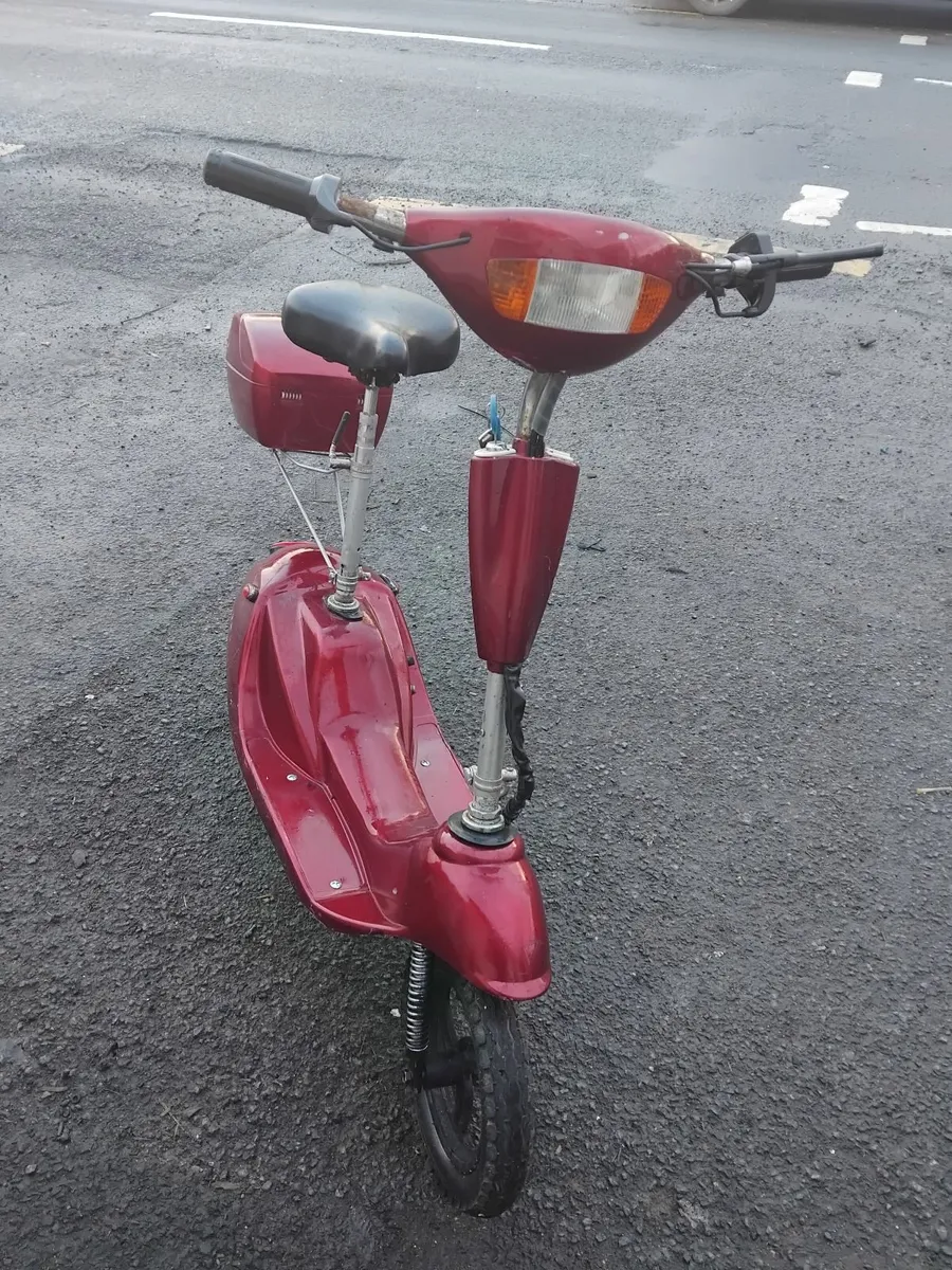 Electric scooter bike read add priced - Image 4