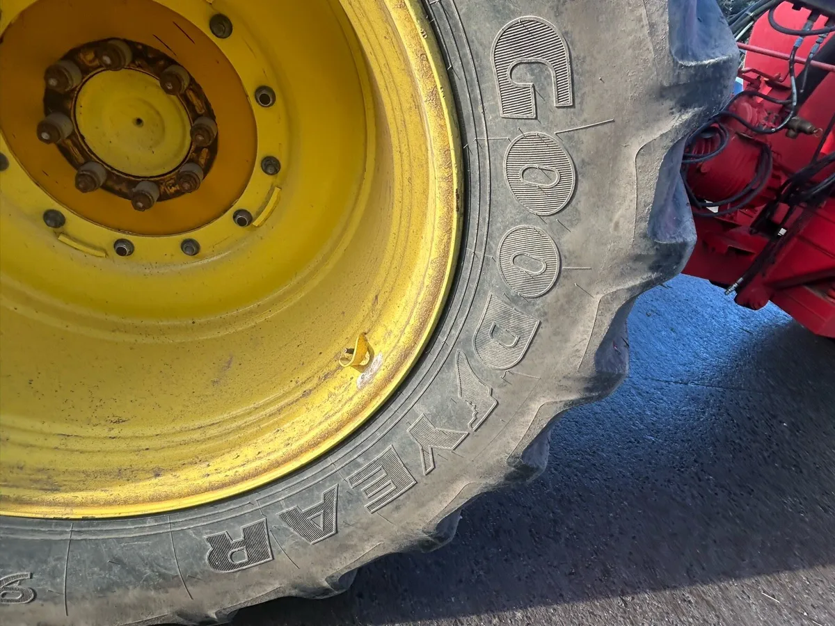 Goodyear floatation 900s - Image 4