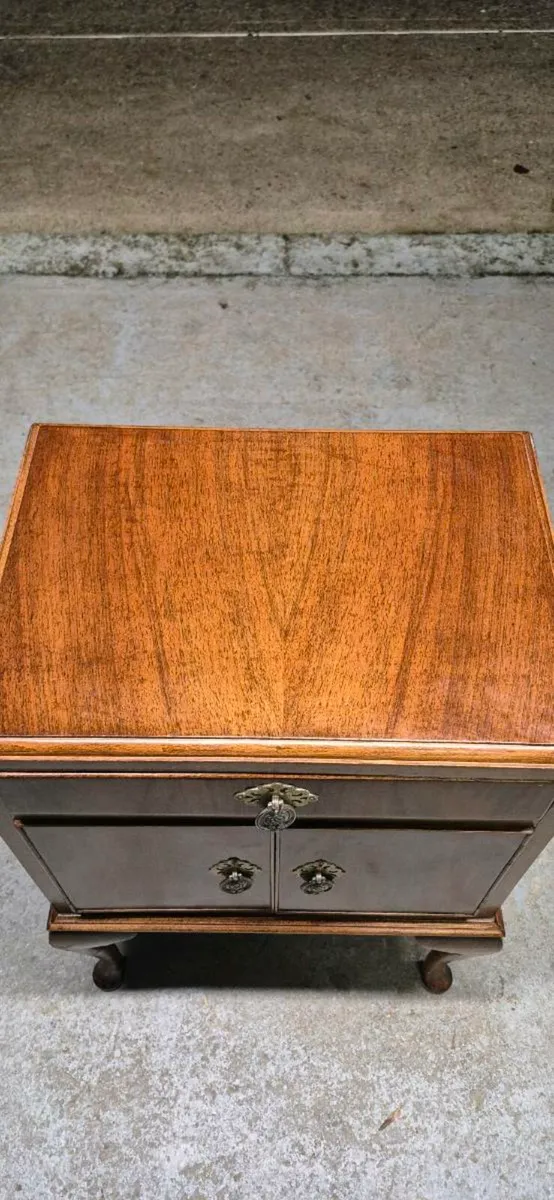 Vintage Queen Ann style cabinet/night stand - Image 2