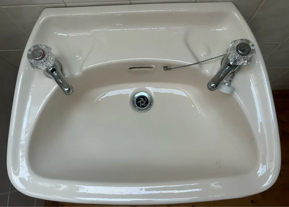 Sink / Toilet - Image 2