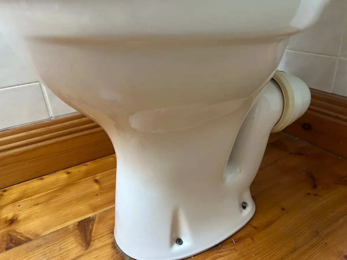 Sink / Toilet - Image 4