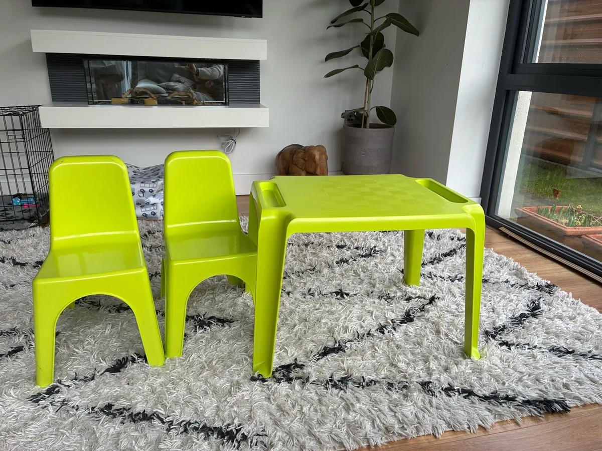 Kids table/chairs/my little pony - Image 2