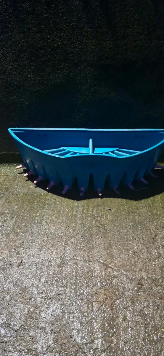 Calf feeders - Image 1