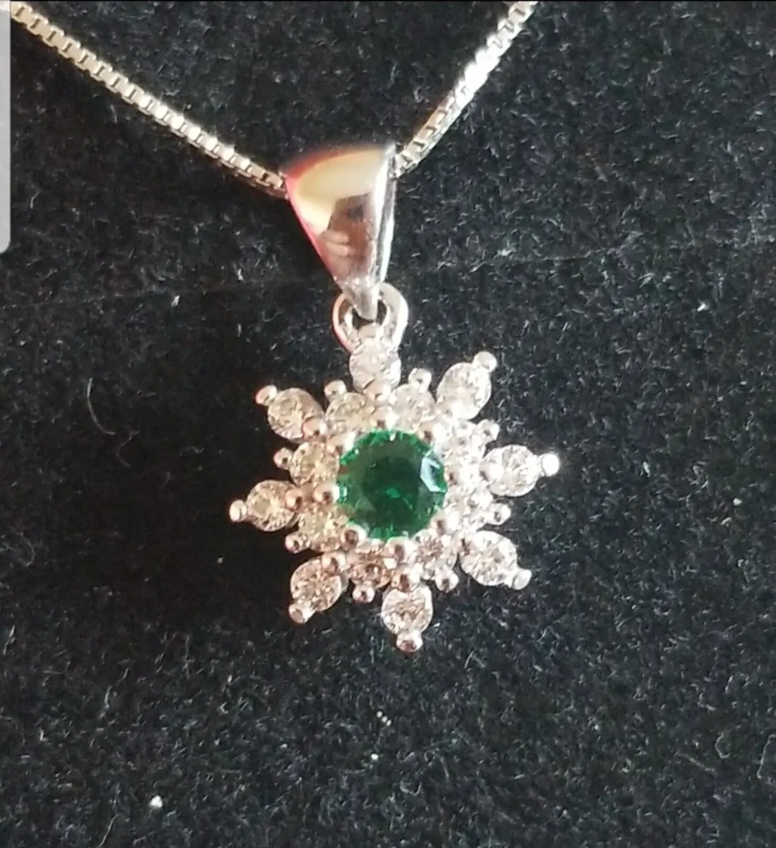 Hall marked chain and pendent stamped 750 - Image 3